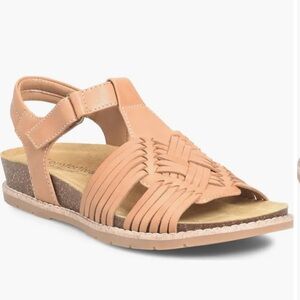 Comfortiva Gladia woven leather sandals size 8.5 tan strappy women’s